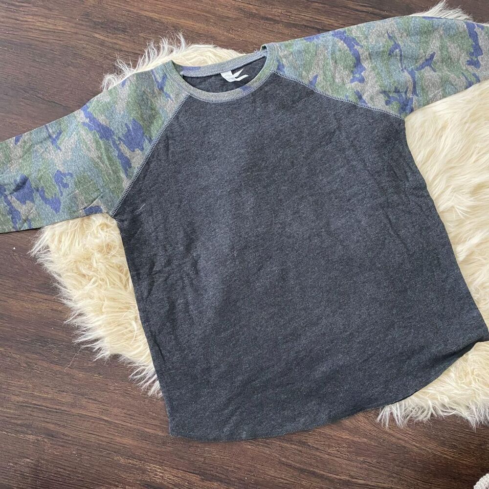Grey Camo Baseball Tee / 3/4 Sleeve Sweater Kids Youth M Live and Tell L.A.T